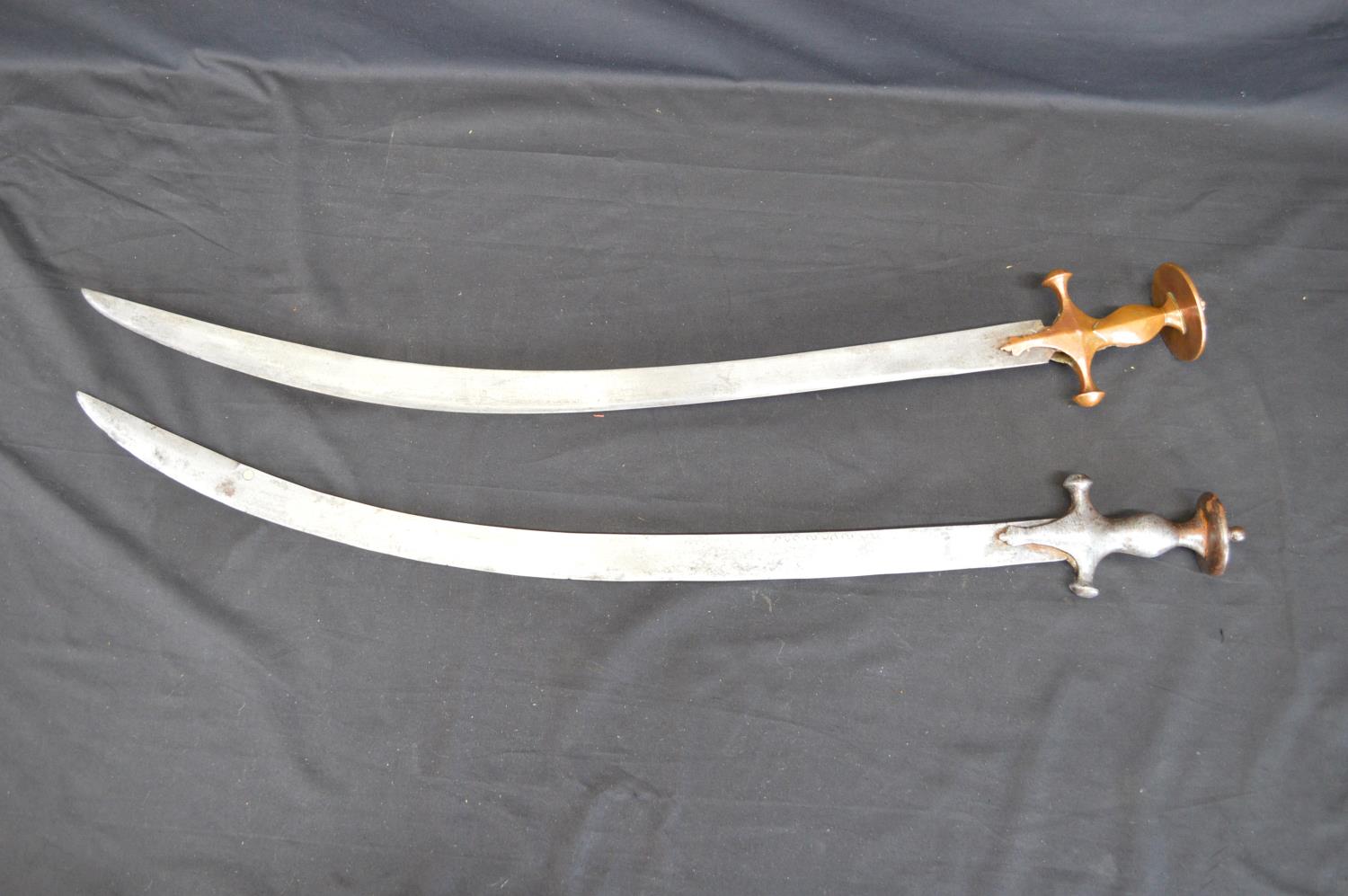 Two Tulwar swords having curved steel blades - 82.5cm x 84cm long Please note descriptions are not - Bild 2 aus 4
