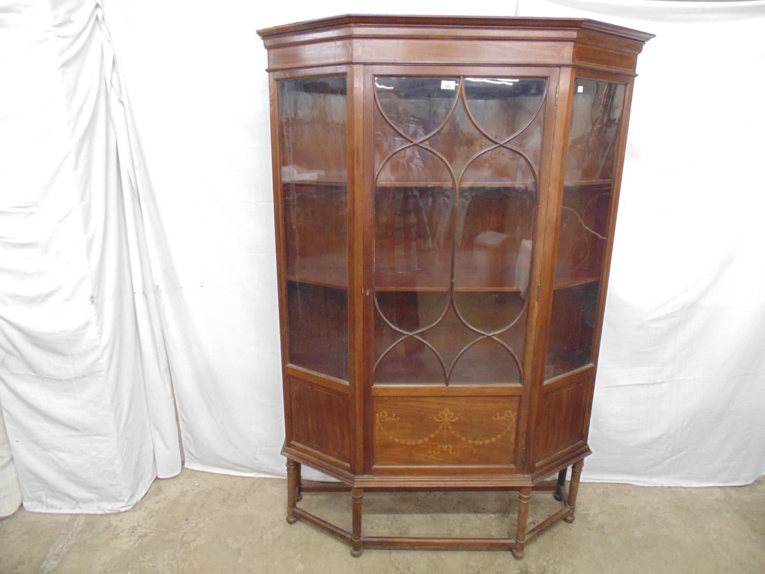 Inlaid mahogany display cabinet having single glazed door opening to two fixed wooden shelves