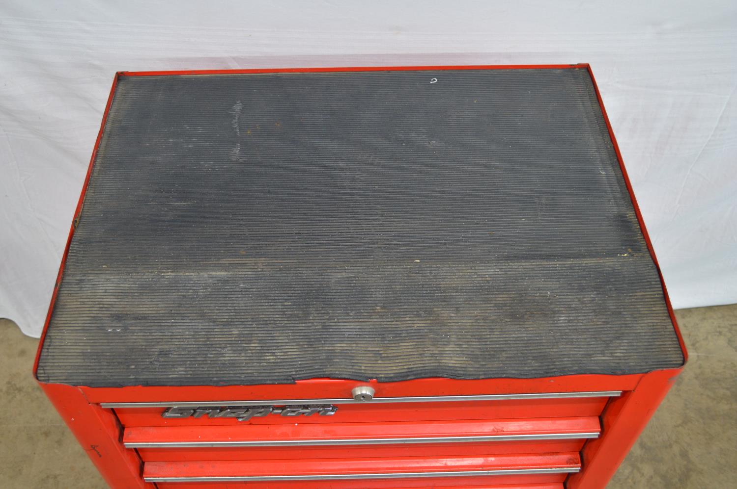 Snap-On four drawer tool cabinet on wheels - 68cm x 50cm x 80cm tall Please note descriptions are - Image 6 of 6