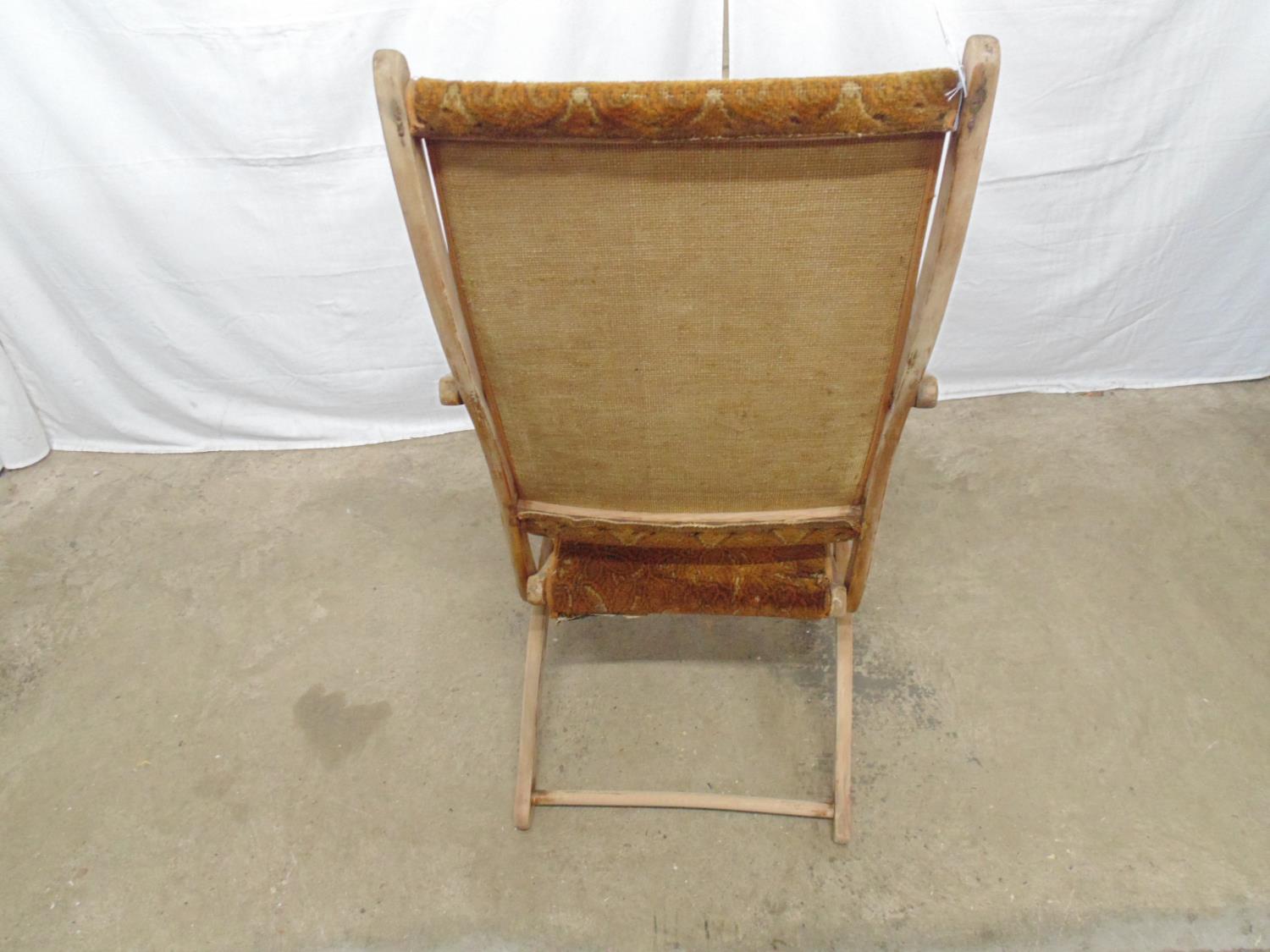 Folding beech campaign chair with floral upholstery - 44cm x 46cm x 98cm tall (upholstery and one - Image 4 of 6