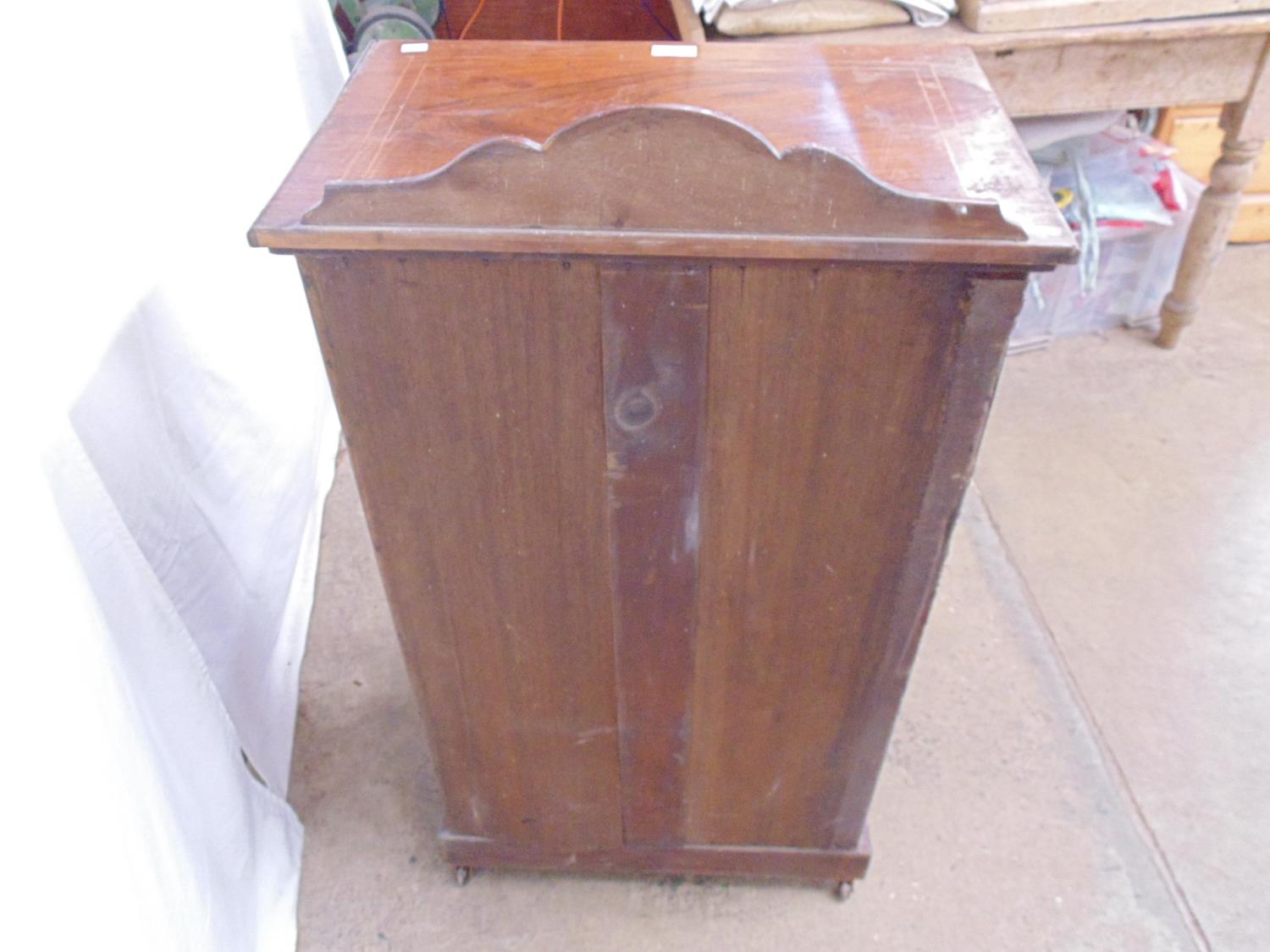 Inlaid rosewood glazed cabinet having a raised back over a mirrored and glazed door opening to two - Image 5 of 7