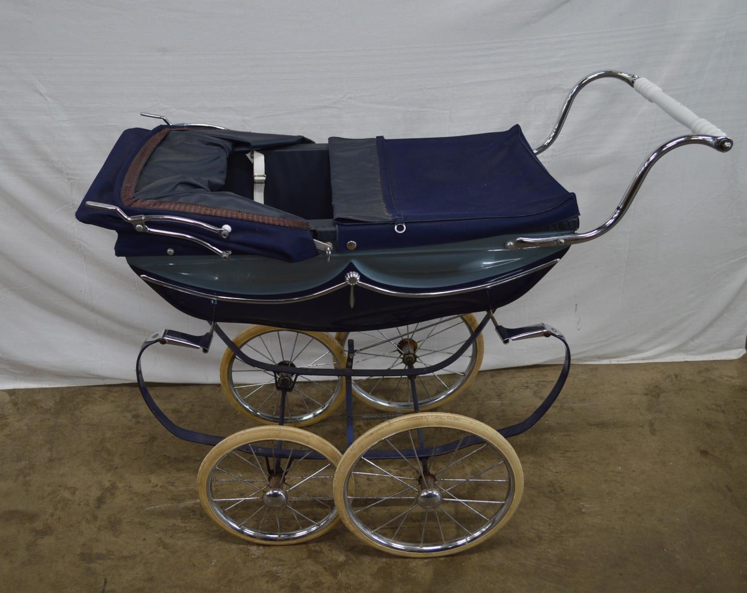 Silver Cross dolls pram in blue livery - 90cm x 77.5cm tall Please note descriptions are not