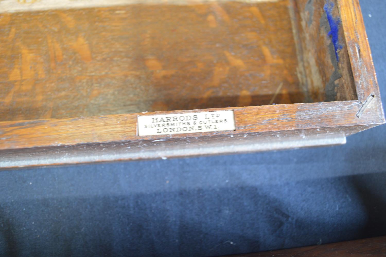 Smith's mahogany cased bracket clock with presentation plaque together with display case, oak box - Image 4 of 7