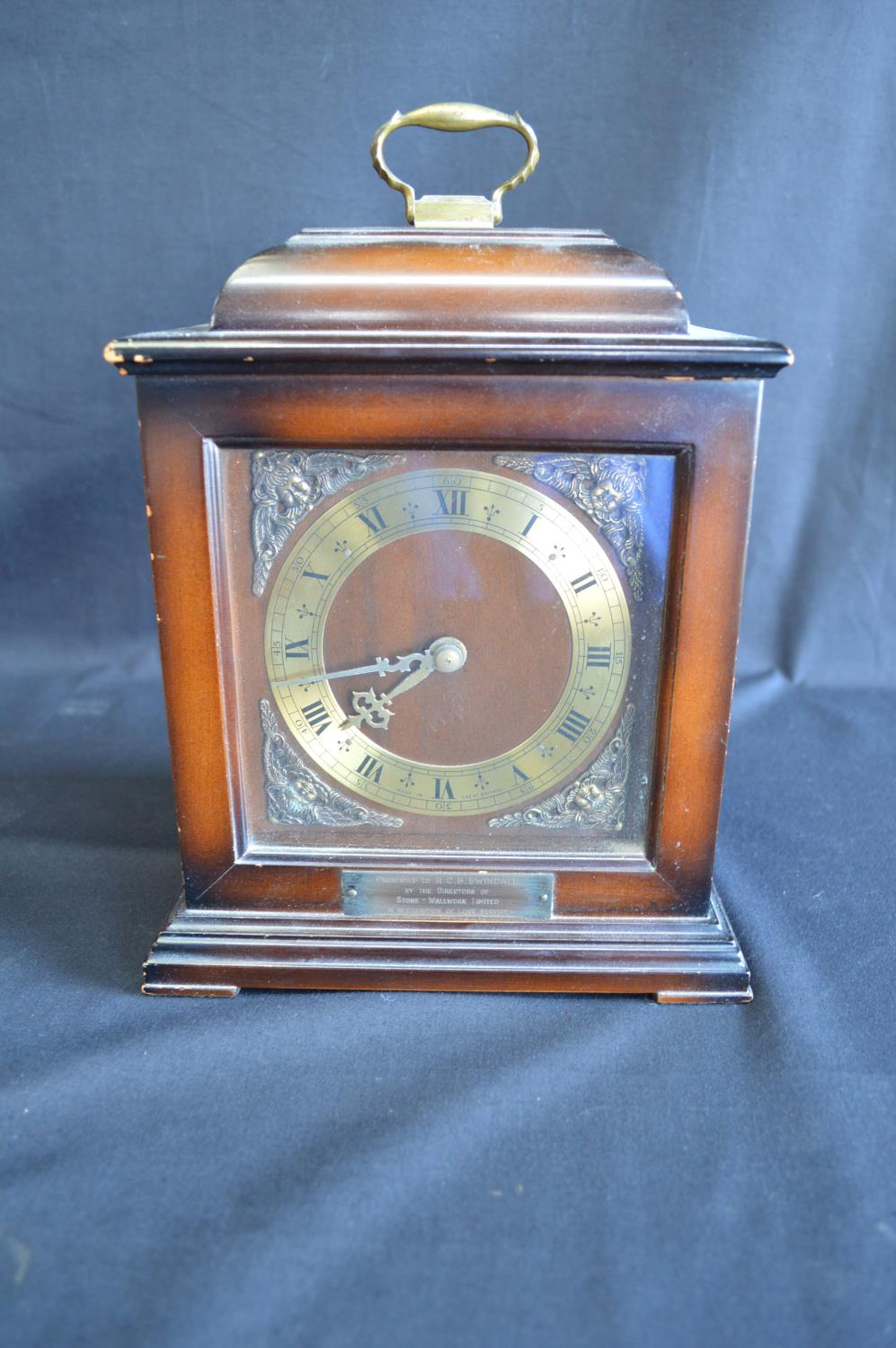 Smith's mahogany cased bracket clock with presentation plaque together with display case, oak box - Image 5 of 7