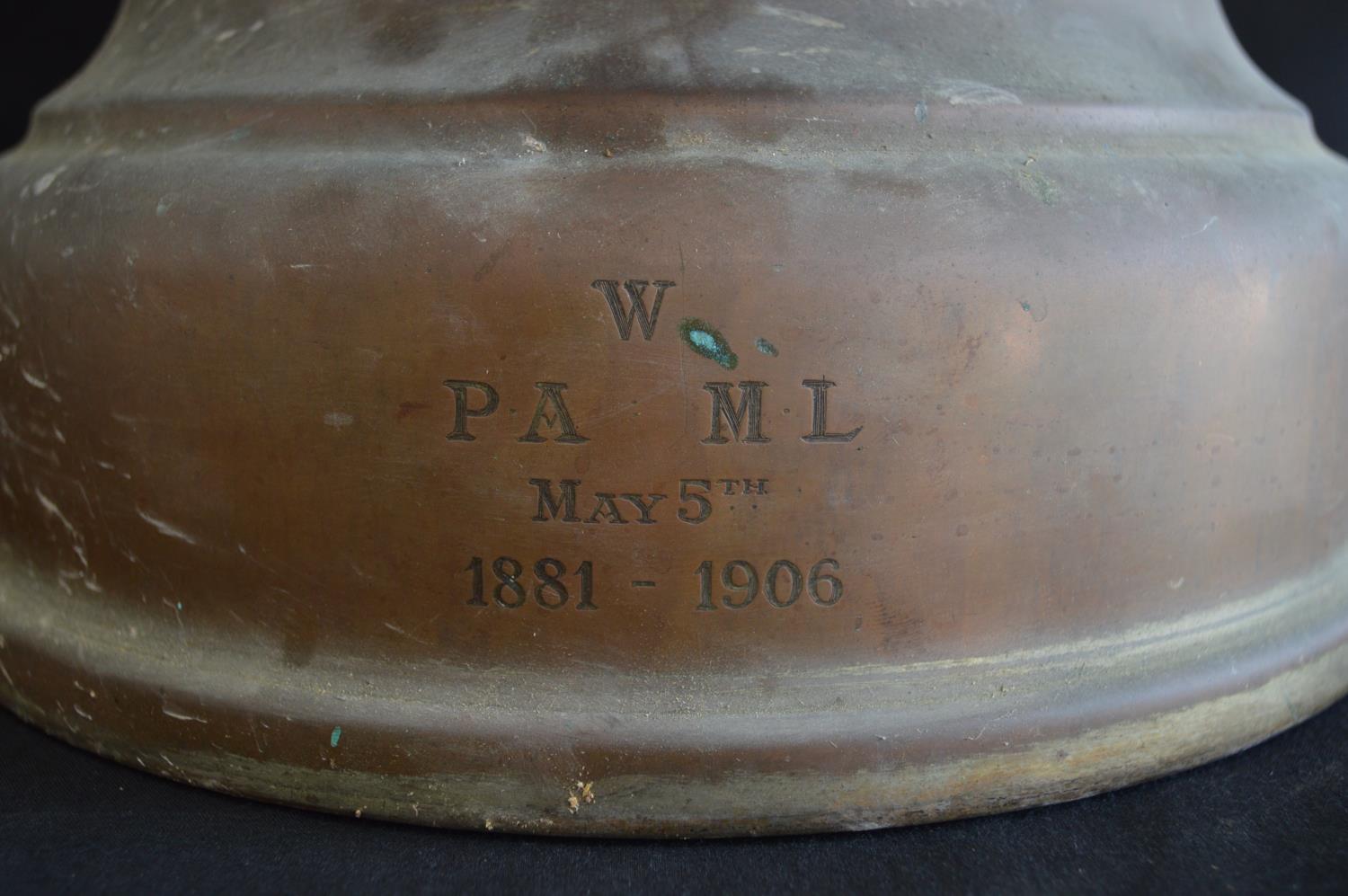Copper based American centre bowl having glass top and personal engraving to copper reservoir base - Image 3 of 6