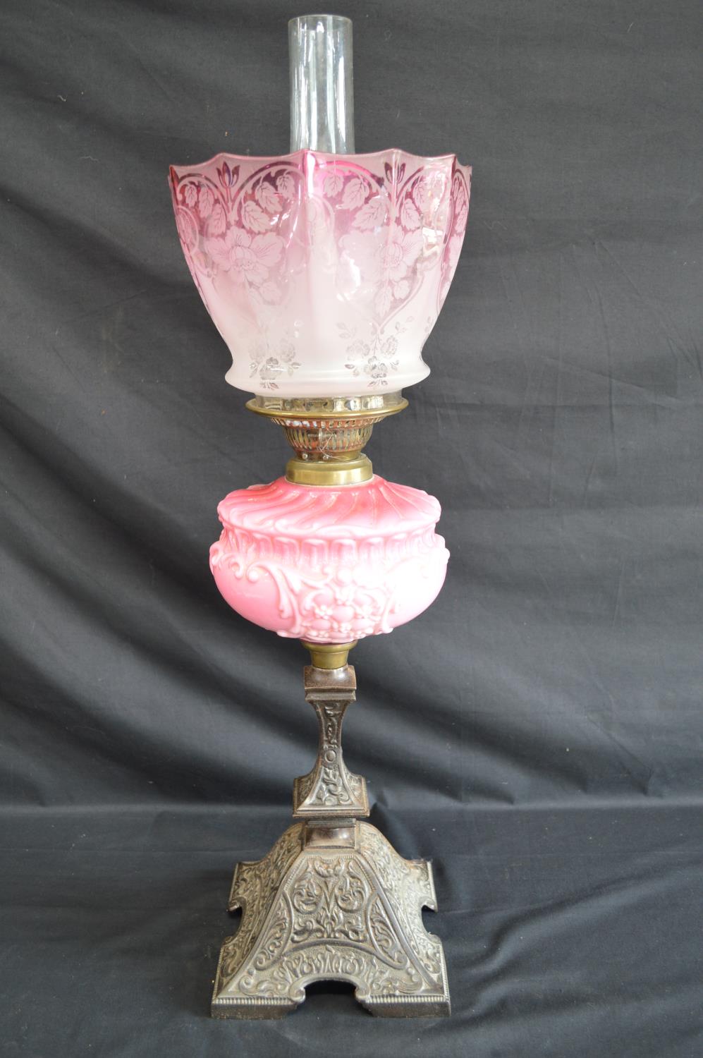Victorian iron based oil lamp with pink glass reservoir and Cranberry glass shade - 69cm tall - Image 2 of 5