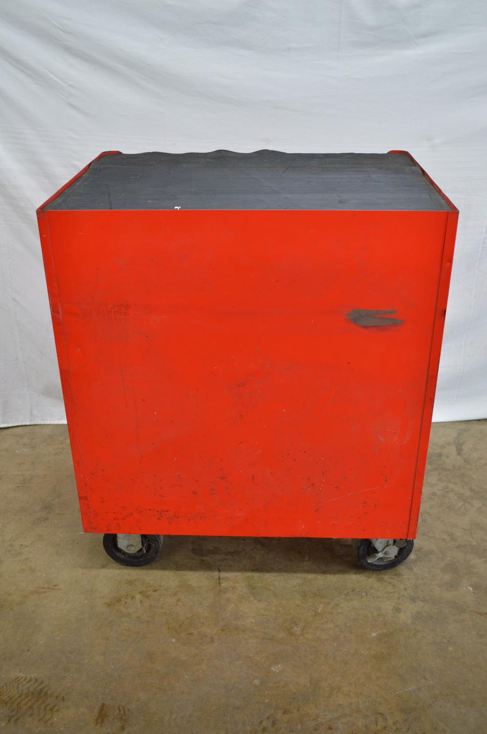 Snap-On four drawer tool cabinet on wheels - 68cm x 50cm x 80cm tall Please note descriptions are - Image 4 of 6