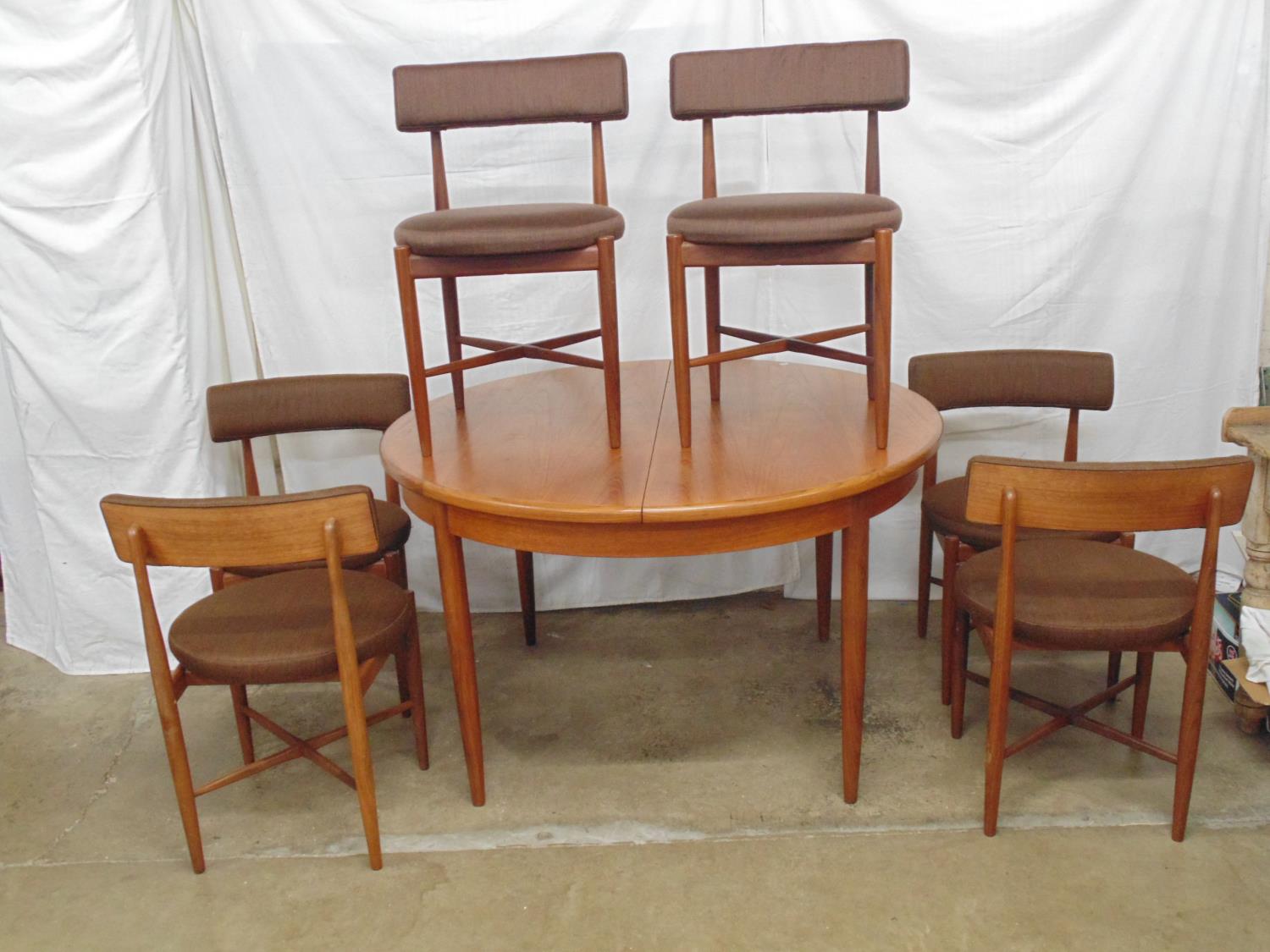 Mid century teak G Plan circular extending dining table having a single fold out leaf and standing - Image 2 of 4