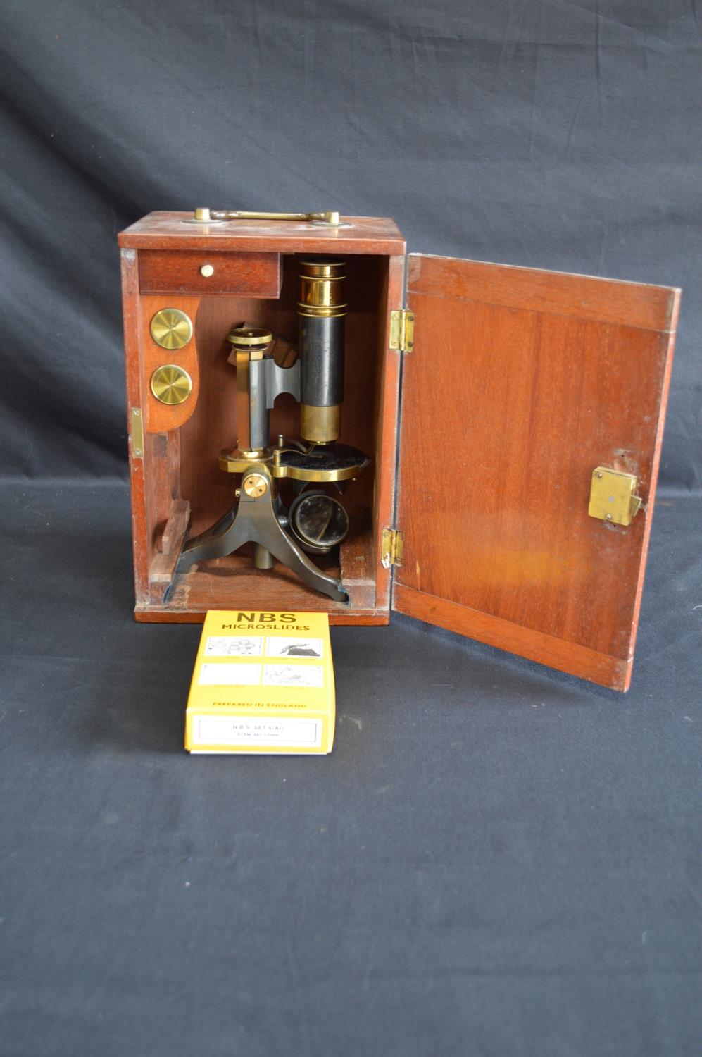 20th century brass microscope marked EP Quinn, Manchester, housed in a mahogany case with top