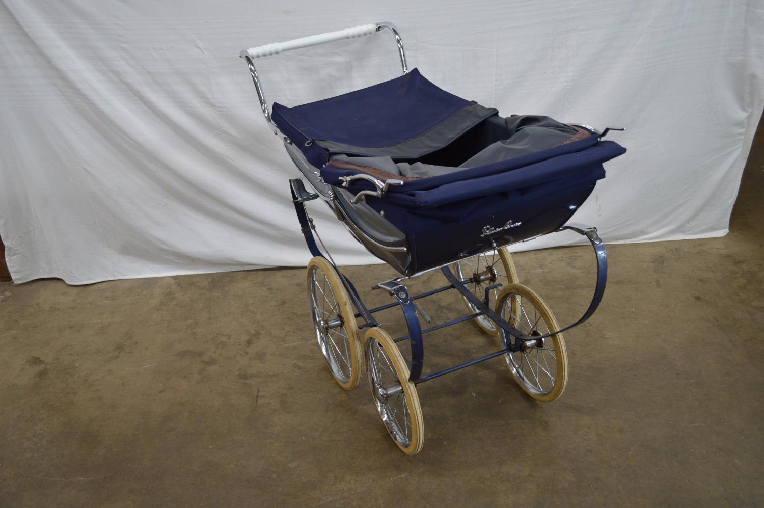 Silver Cross dolls pram in blue livery - 90cm x 77.5cm tall Please note descriptions are not - Image 3 of 5