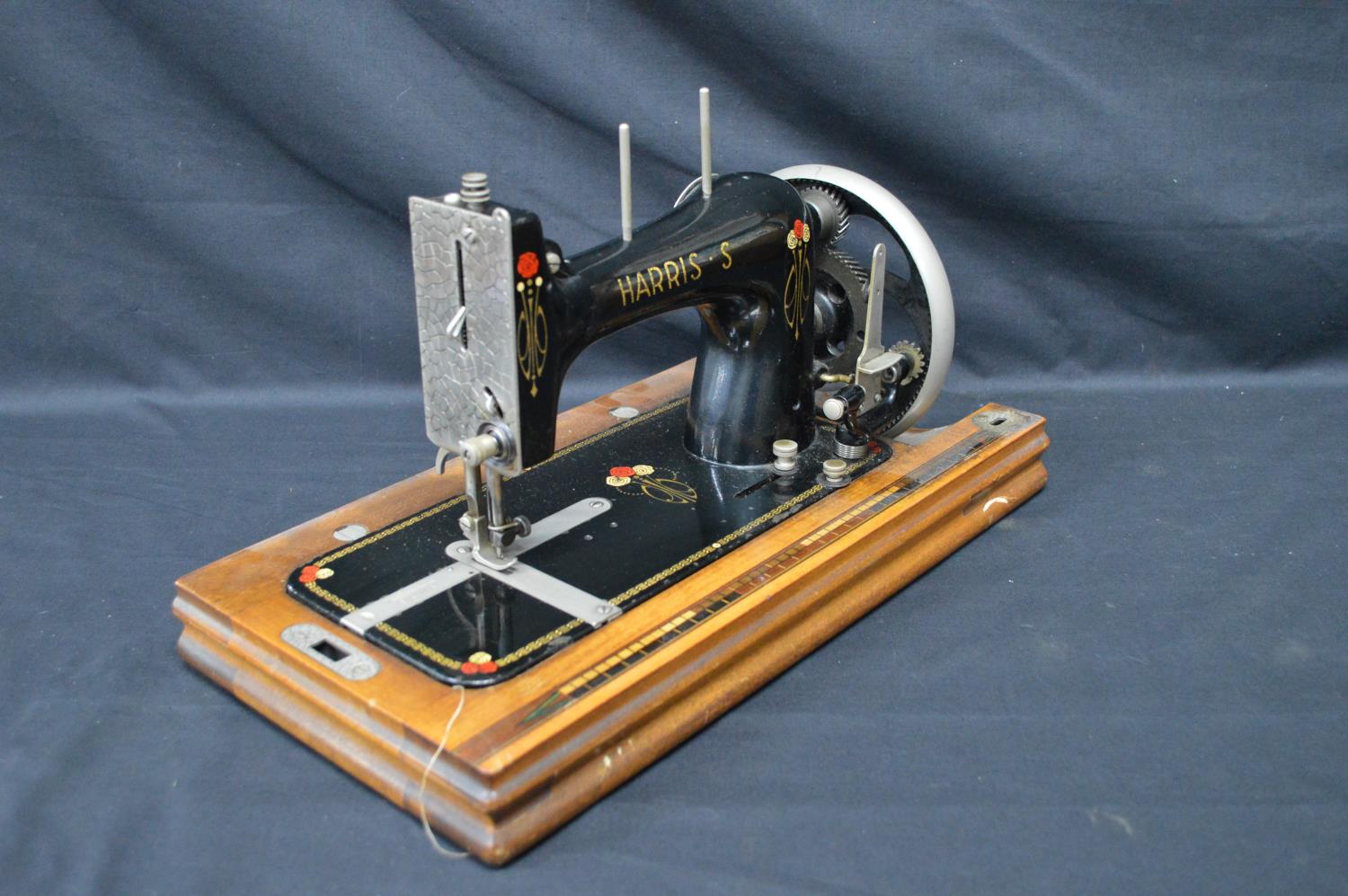 Harris S hand operated sewing machine Syst.705 housed in walnut case with top carrying handle - 40cm - Image 2 of 6