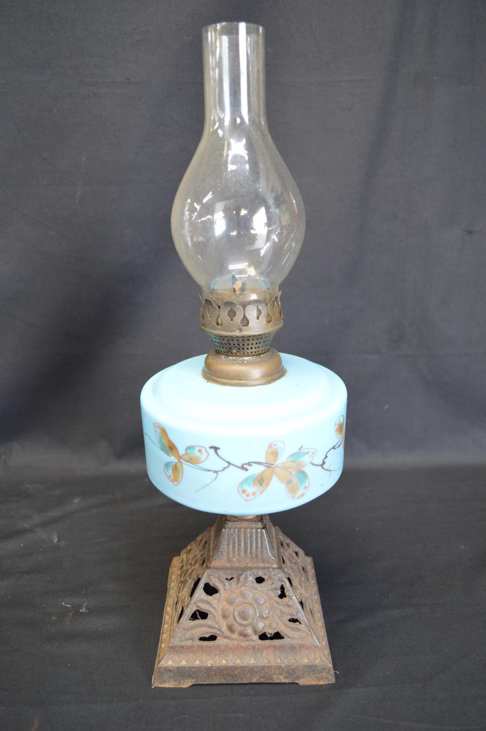 Group of three iron based oil lamps each having glass reservoir and chimney - tallest 57.5cm - Image 2 of 4