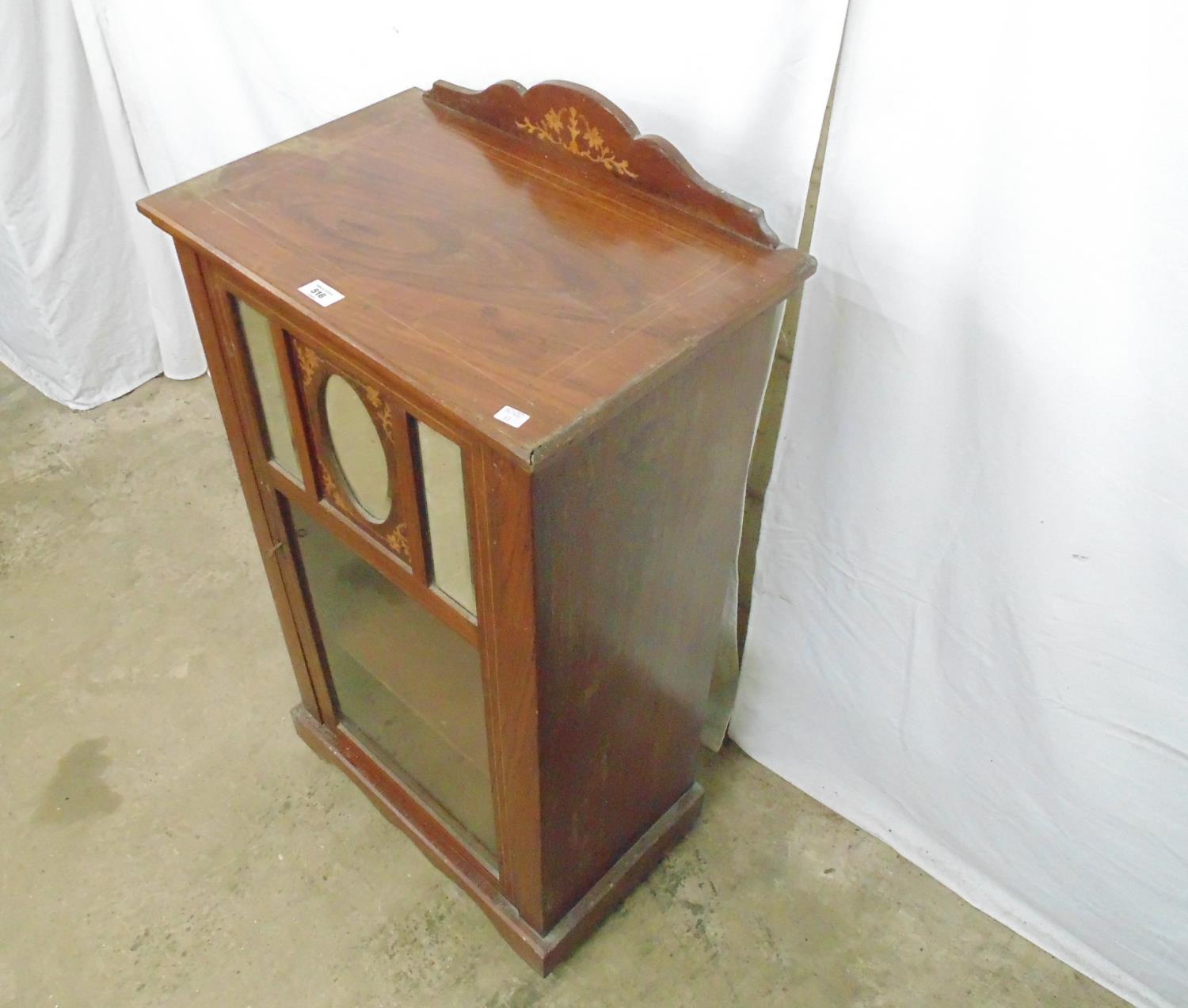 Inlaid rosewood glazed cabinet having a raised back over a mirrored and glazed door opening to two - Image 2 of 7