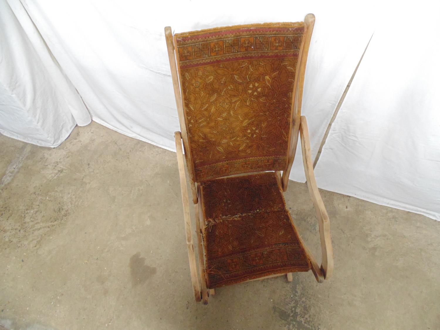 Folding beech campaign chair with floral upholstery - 44cm x 46cm x 98cm tall (upholstery and one - Image 2 of 6