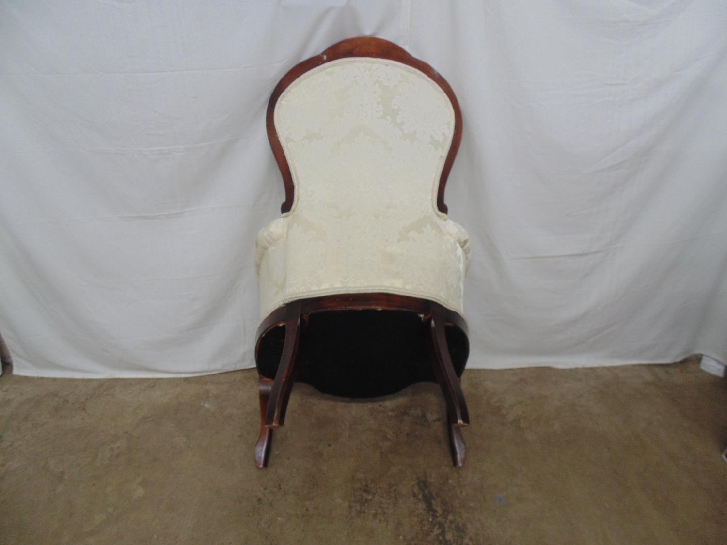 Reproduction button back armchair having cream/white upholstery, standing on cabriole front legs - - Image 4 of 4