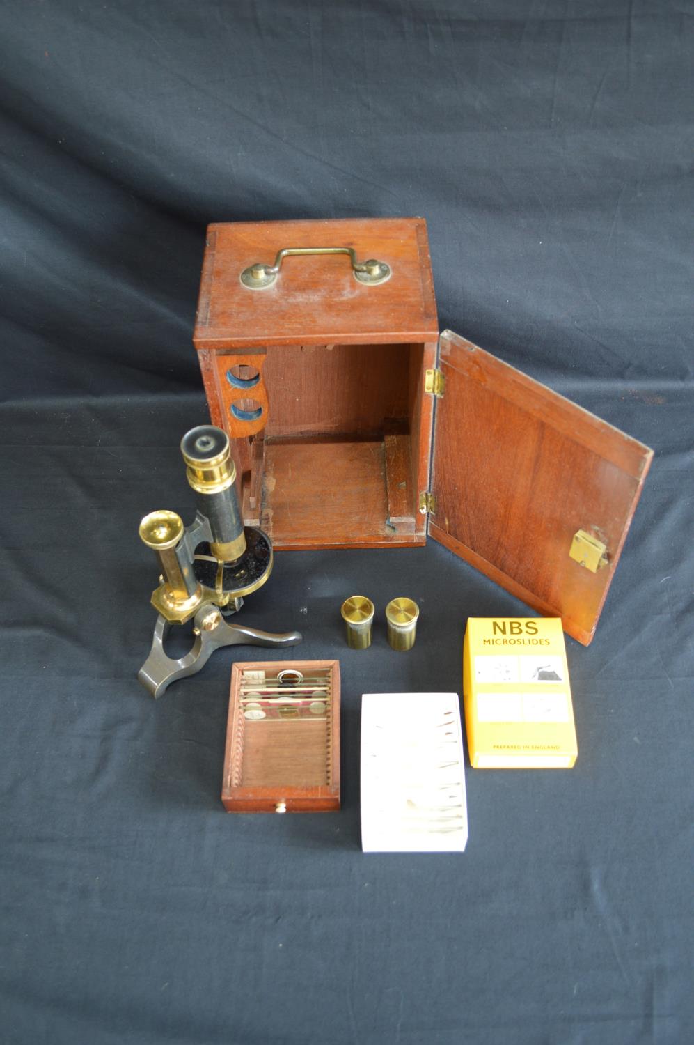 20th century brass microscope marked EP Quinn, Manchester, housed in a mahogany case with top - Image 3 of 3