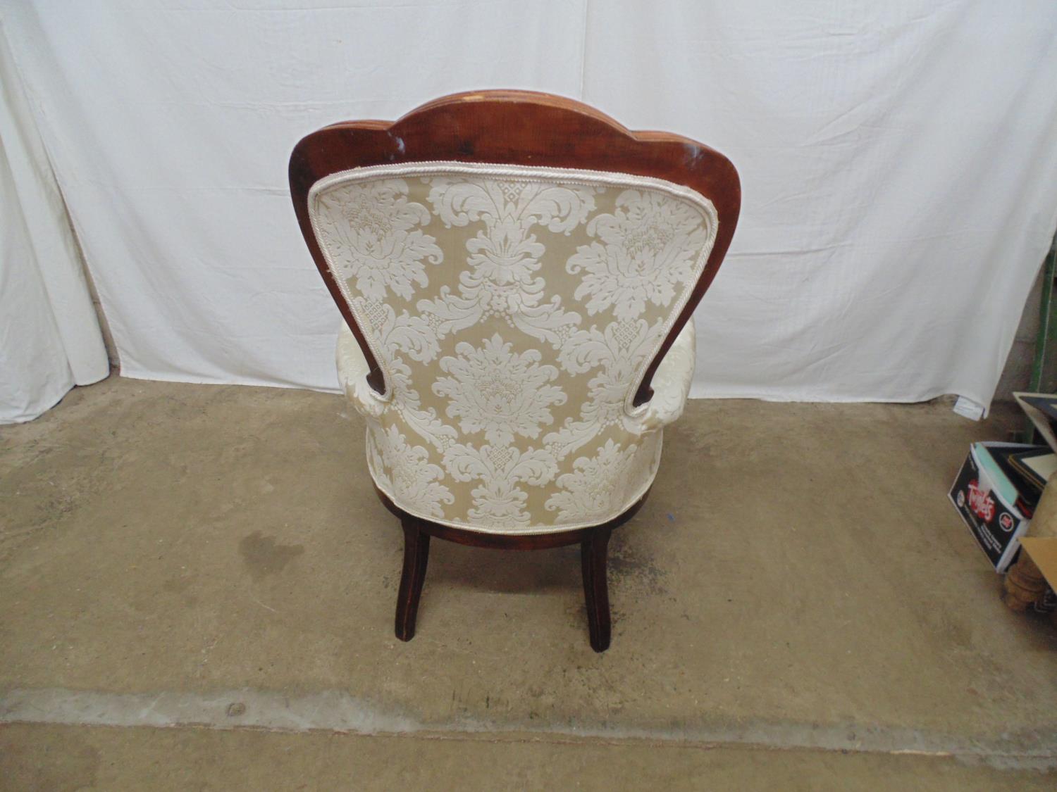 Reproduction button back armchair having cream/white upholstery, standing on cabriole front legs - - Image 3 of 4