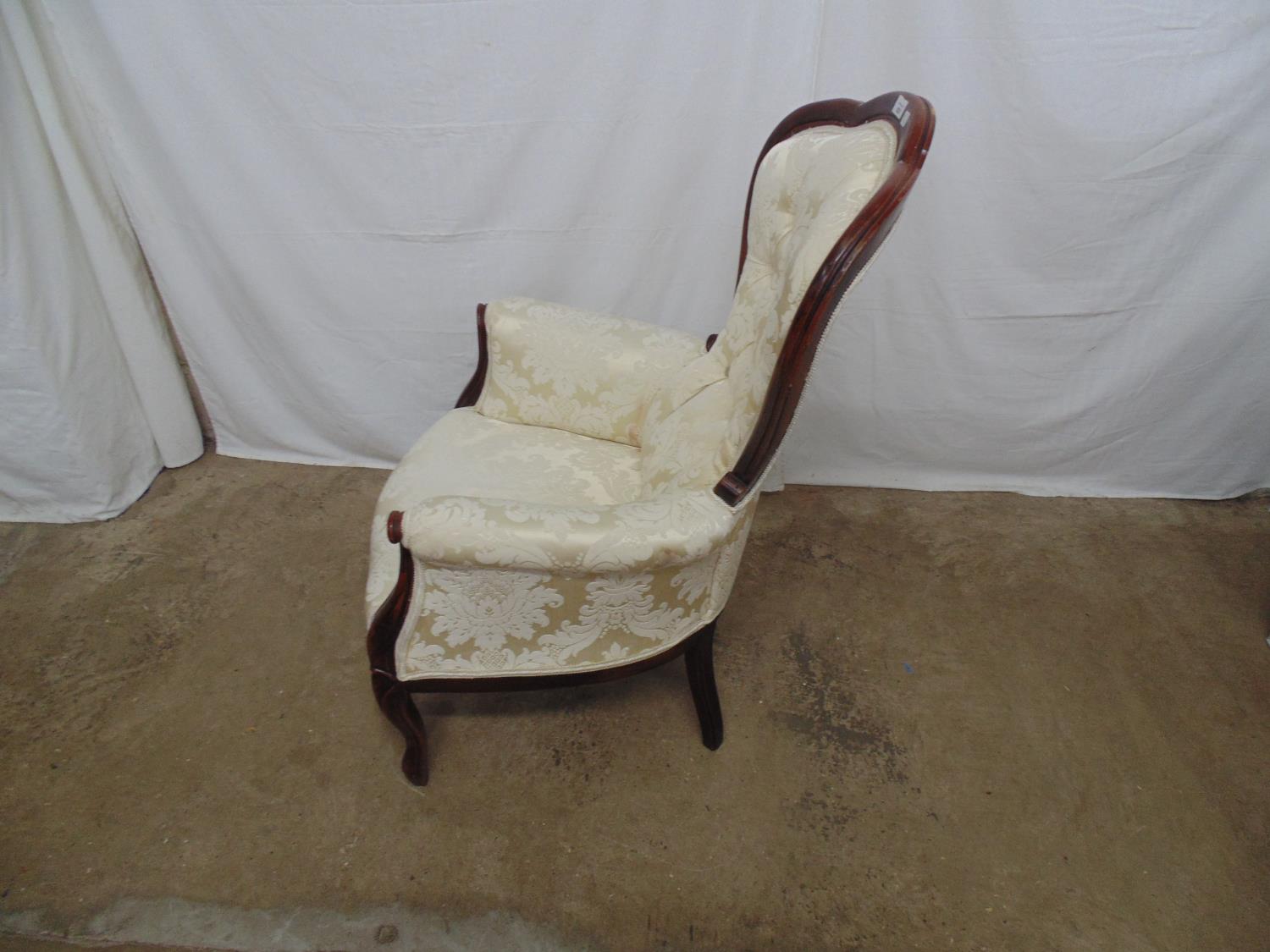 Reproduction button back armchair having cream/white upholstery, standing on cabriole front legs - - Image 2 of 4