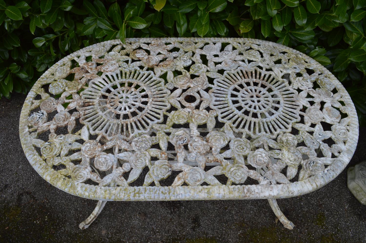White painted aluminium oval garden table - 140cm x 86cm x 75cm tall Please note descriptions are - Image 2 of 2
