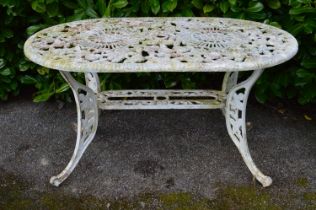 White painted aluminium oval garden table - 140cm x 86cm x 75cm tall Please note descriptions are