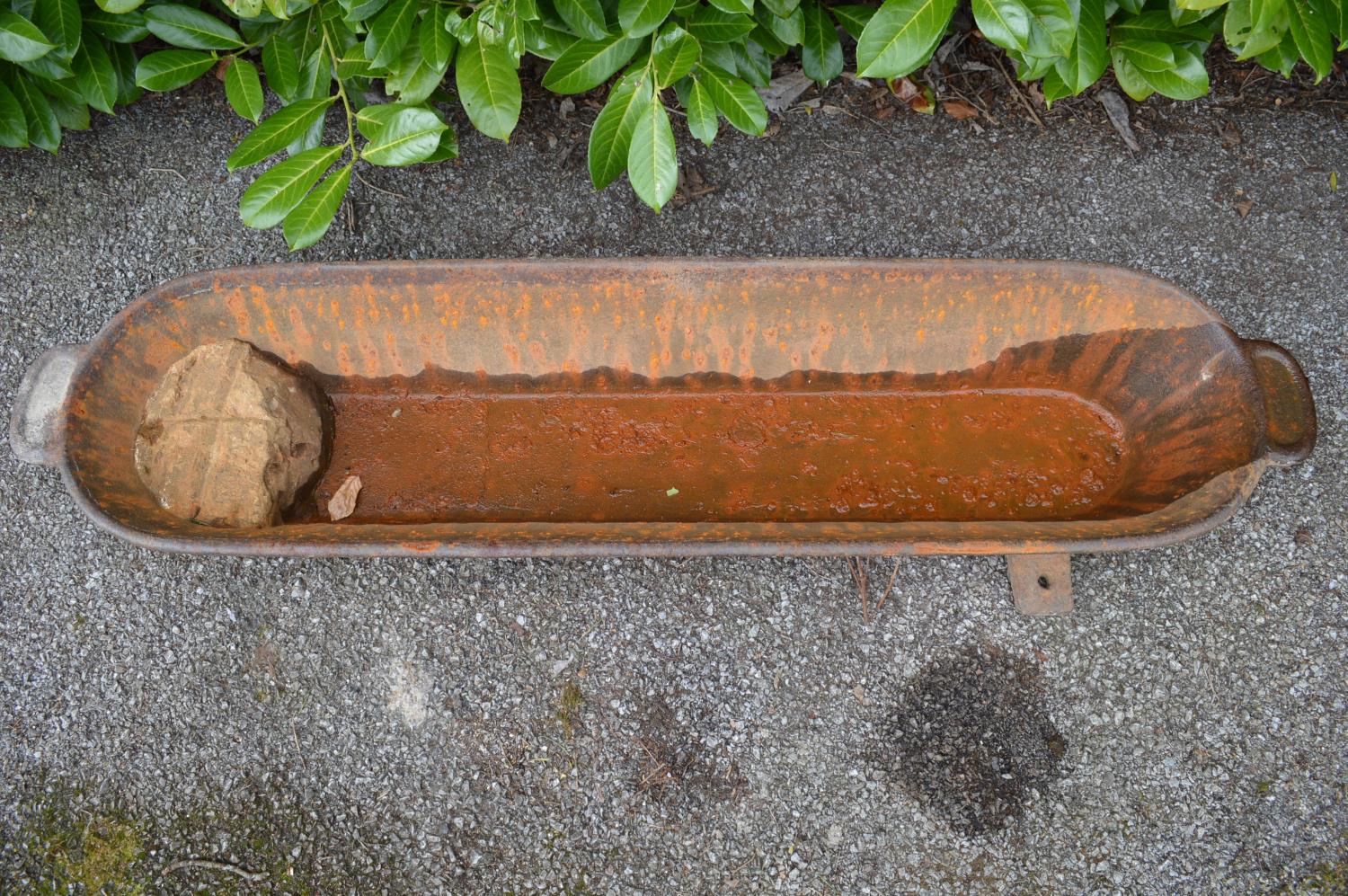 Iron trough with rounded ends and end carrying handles - 140cm x 34cm x 18cm tall Please note - Image 2 of 4