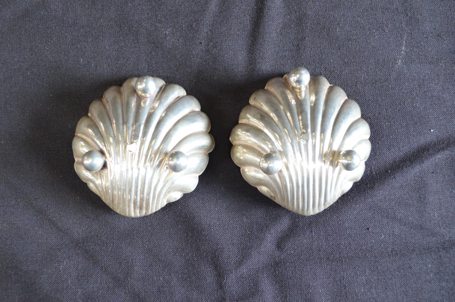 Pair of shell formed silver salts each standing on ball and ball feet, hallmarked for Chester (0. - Image 5 of 5