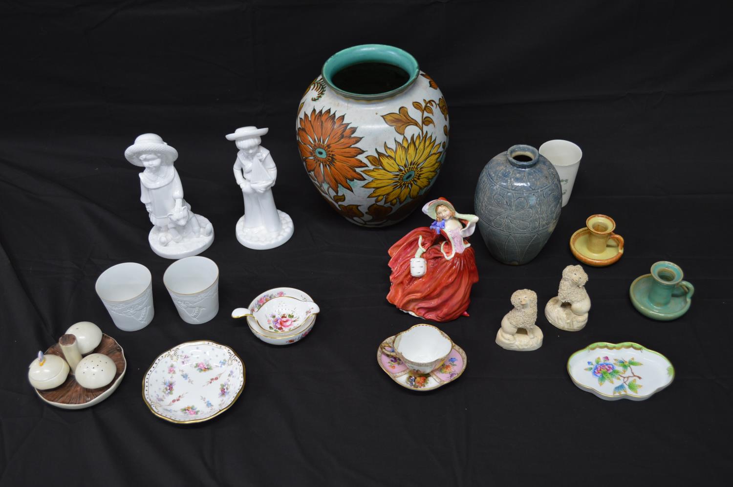 Quantity of ceramics to include: Gouda 4820 vase - 25.5cm tall, two Dickerware chamber sticks, - Bild 2 aus 2