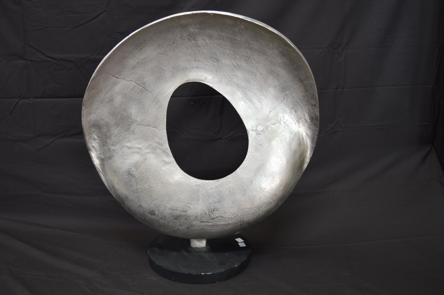 Modern aluminium circular sculpture on circular wooden base - 63cm tall Please note descriptions are - Image 3 of 4