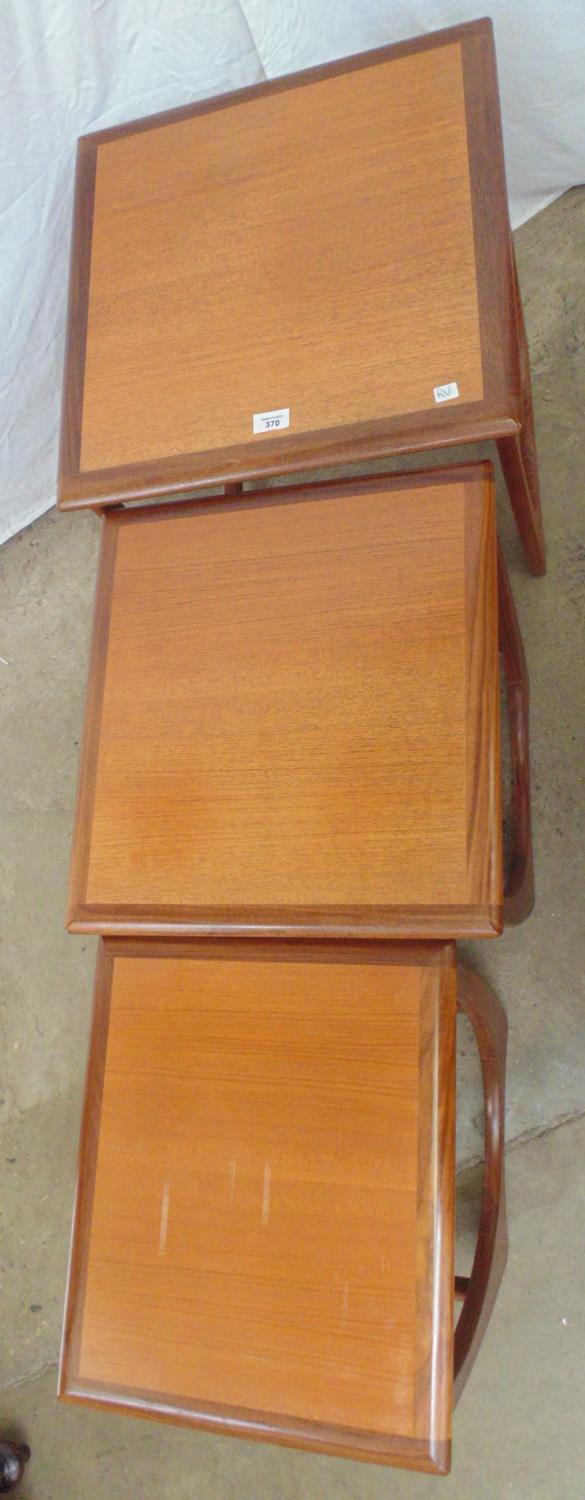 Possibly mid century G-Plan Astro nest of three teak tables - 51cm x 51cm x 52cm tall (largest) - Bild 3 aus 4