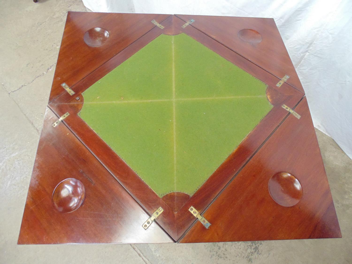 Mahogany inlaid and cross banded two tier envelope card table the top opening to green baize with - Bild 3 aus 4