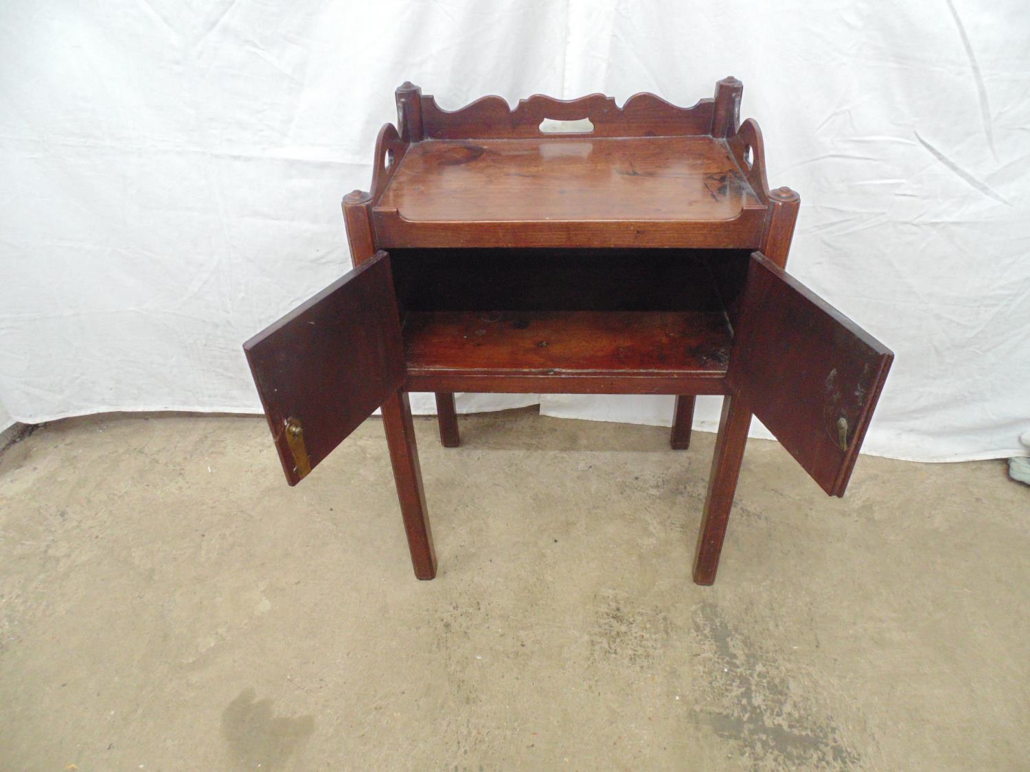 Mahogany tray to commode having three pierced carrying handles over two cupboard doors, standing - Image 3 of 4