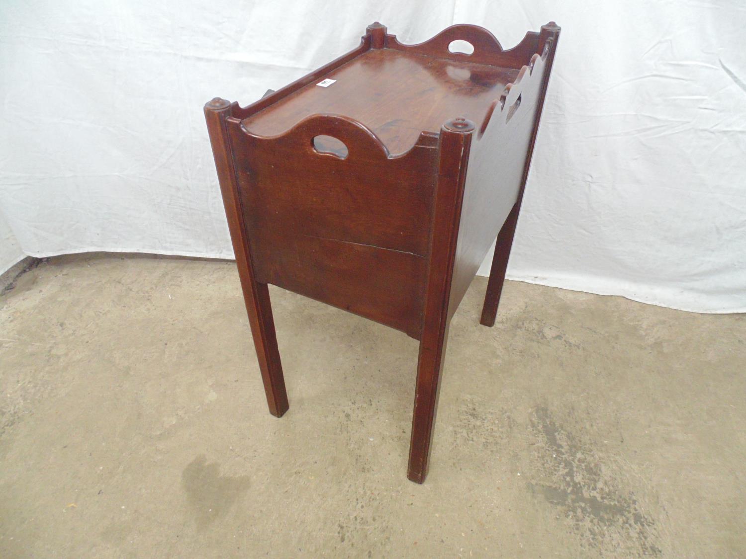 Mahogany tray to commode having three pierced carrying handles over two cupboard doors, standing - Image 4 of 4