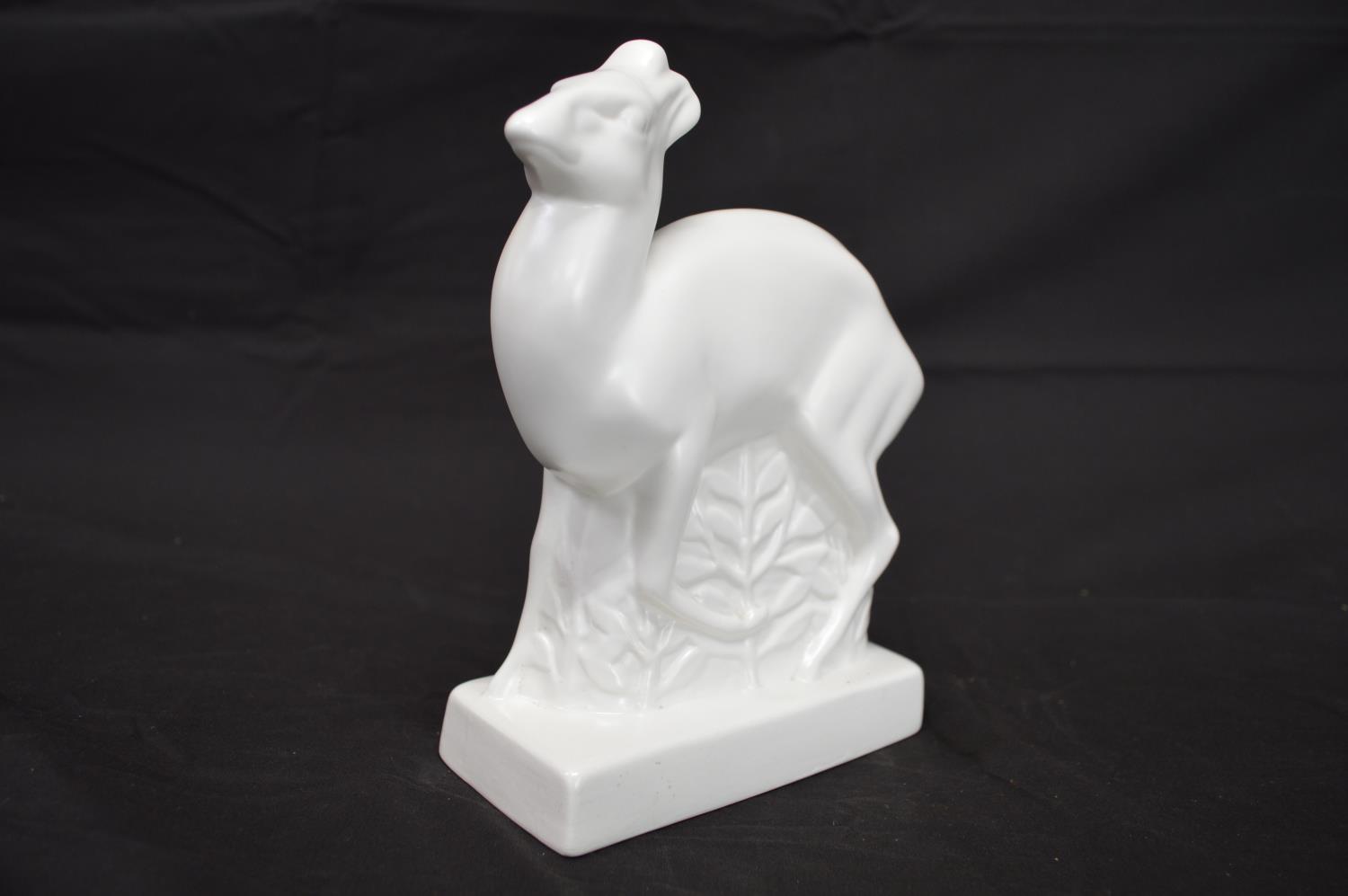 John Skeaping for Wedgwood, Art Deco figure of a deer standing on a rectangular base - 20.5cm tall - Bild 3 aus 4