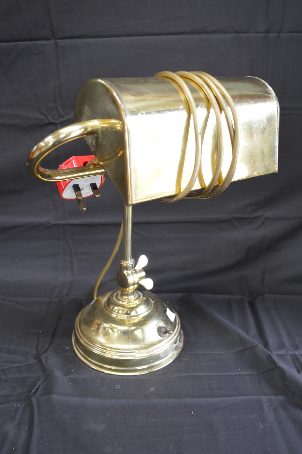 Brass traditional style desk lamp - 37.5cm tall together with a Tiffany style table lamp in the form - Bild 3 aus 5