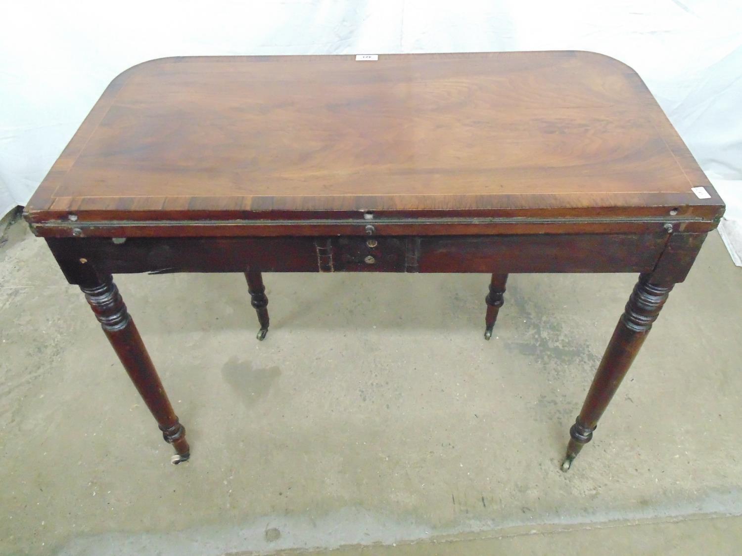 Inlaid mahogany card table having green baized playing surface over four turned legs ending in - Bild 7 aus 7