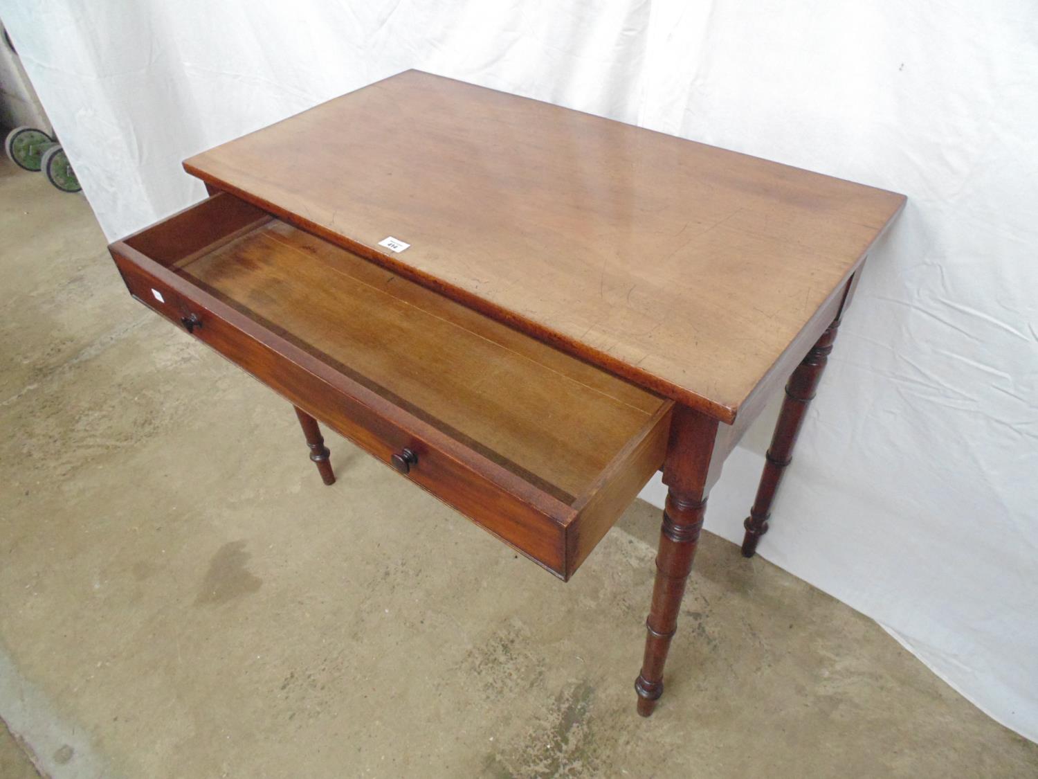 Mahogany side table having one long drawer, standing on turned legs - 94cm x 51cm x 79cm tall Please - Bild 2 aus 3