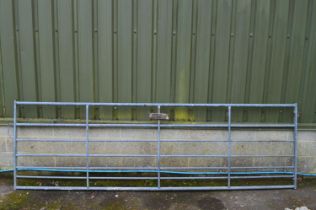 Galvanised seven bar field gate - 370cm wide Please note descriptions are not condition reports,