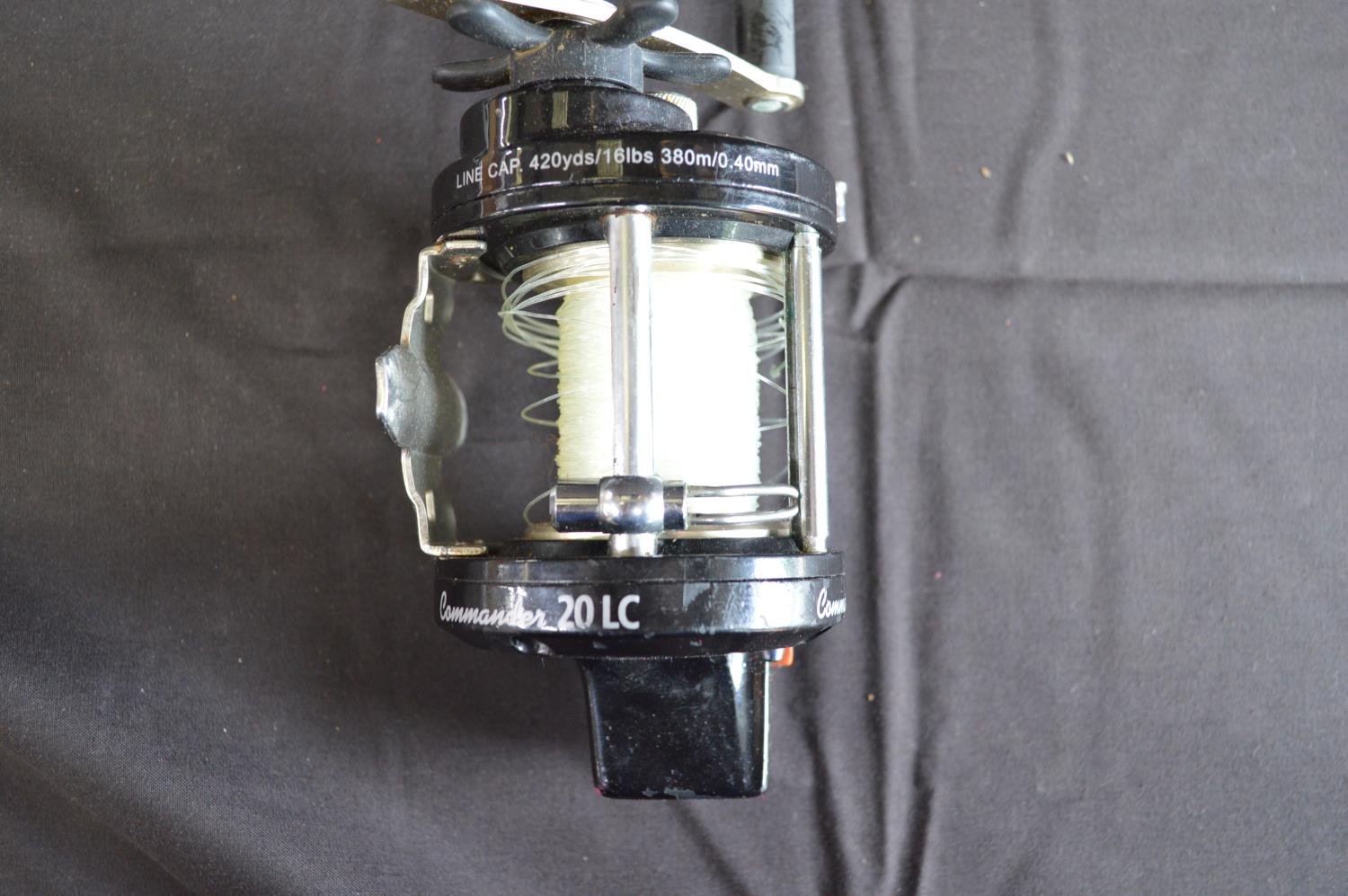 Group of three Penn fishing reels to comprise: Defiance 25LW, Commander and 113 4/0 Senator Please - Image 3 of 5