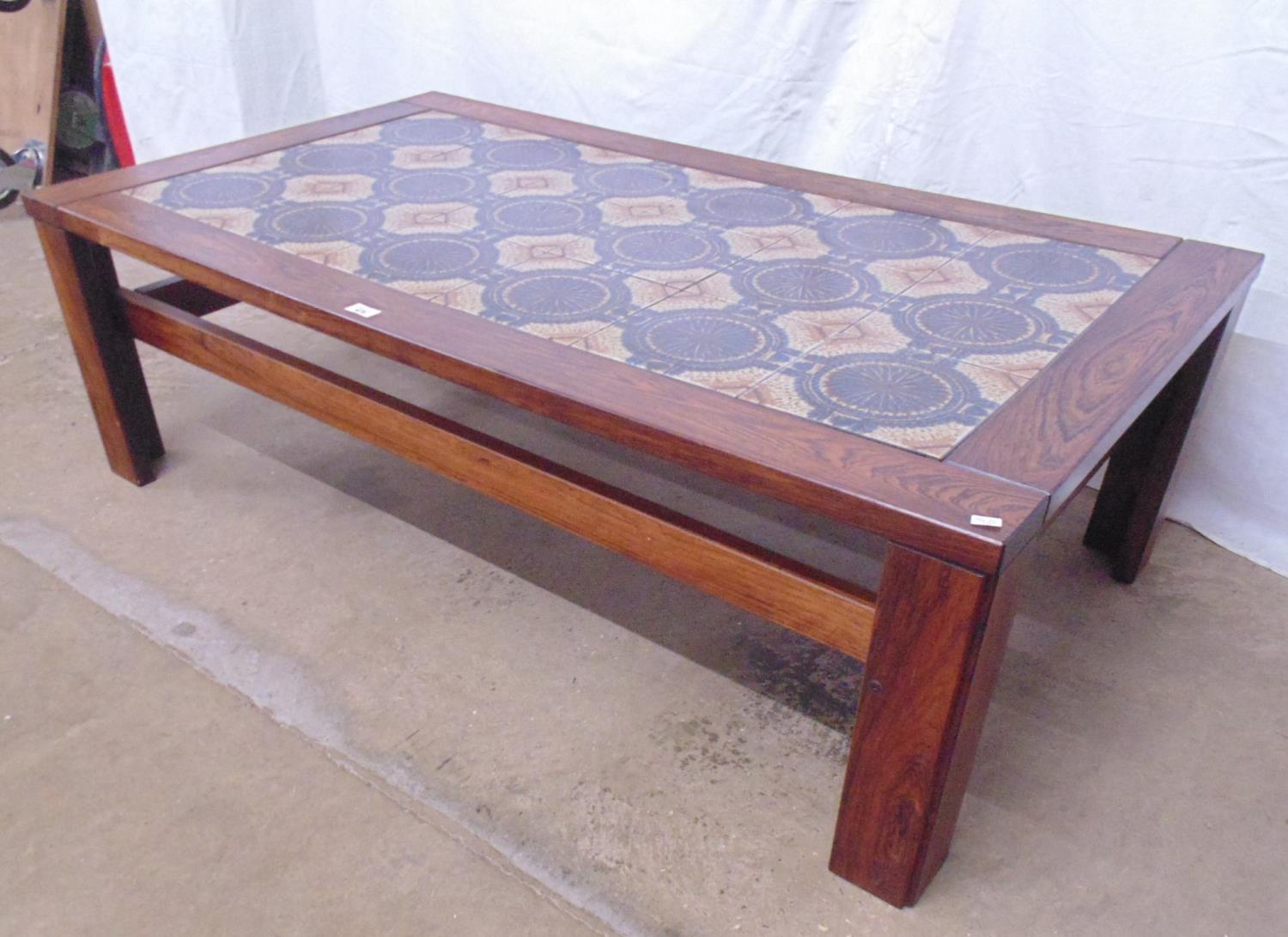 Large modern hardwood tile top coffee table, standing on rectangular legs with cross stretchers - - Bild 3 aus 3