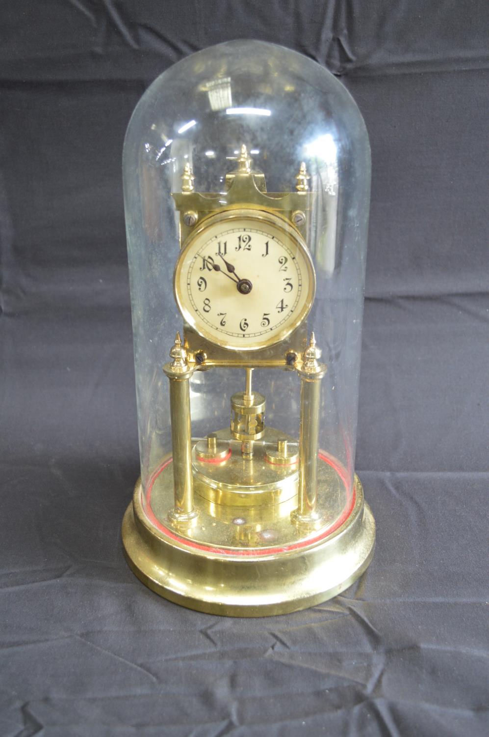 Dome cased brass Anniversary clock having cream dial with black numerals and black hands - 31.5cm - Bild 6 aus 6