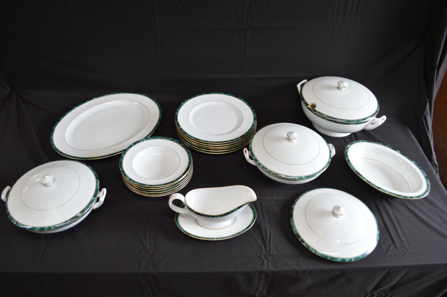 Royal Worcester Medici tea and dinner ware to comprise: six tea cups, six 15cm saucers, six 16cm - Image 6 of 6