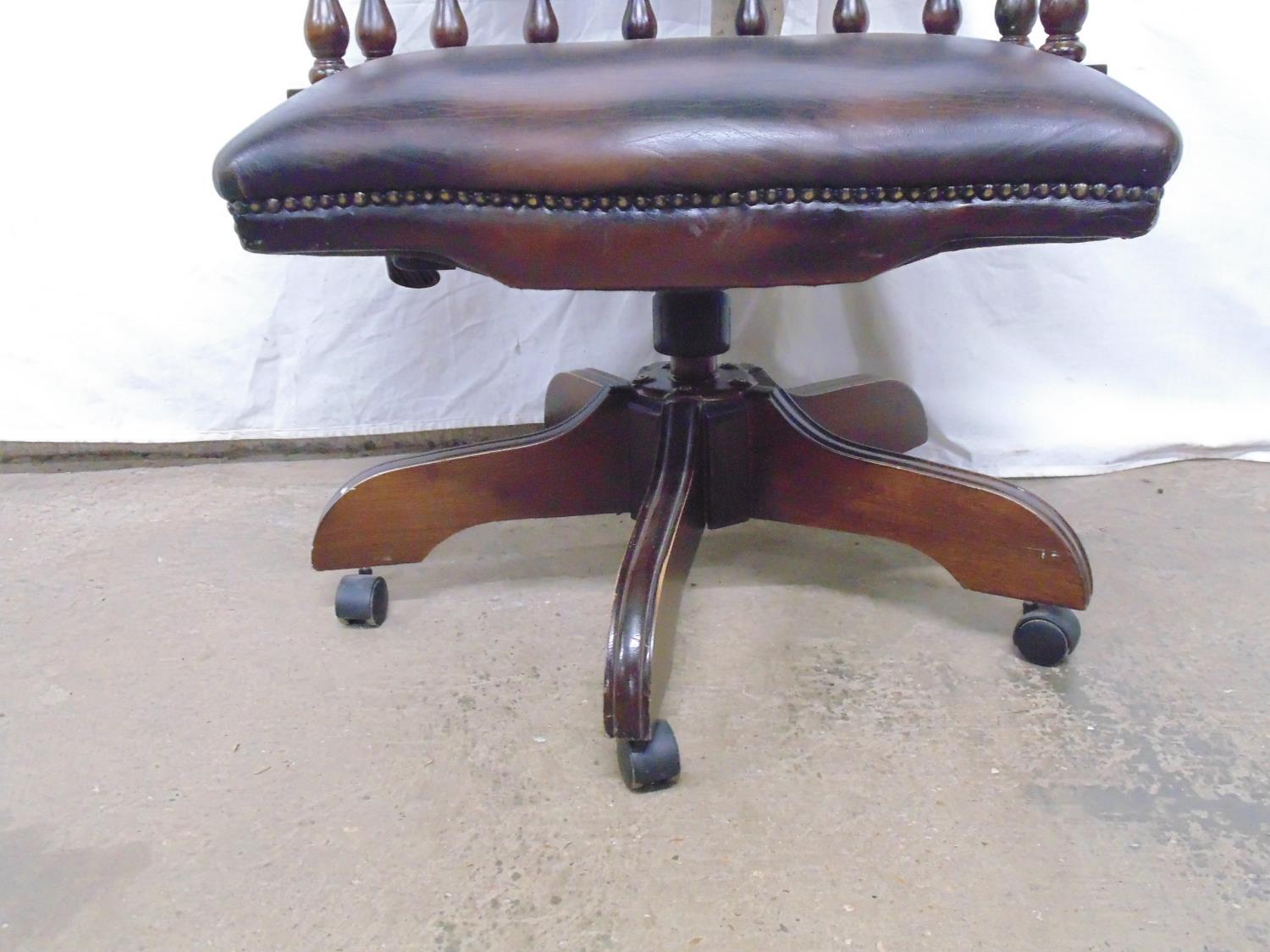 Reproduction Captains chair having buttoned leather back with padded seats and arms turned - Image 3 of 4