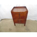 Georgian mahogany tray top commode having two doors over single drawer with side carrying holes,