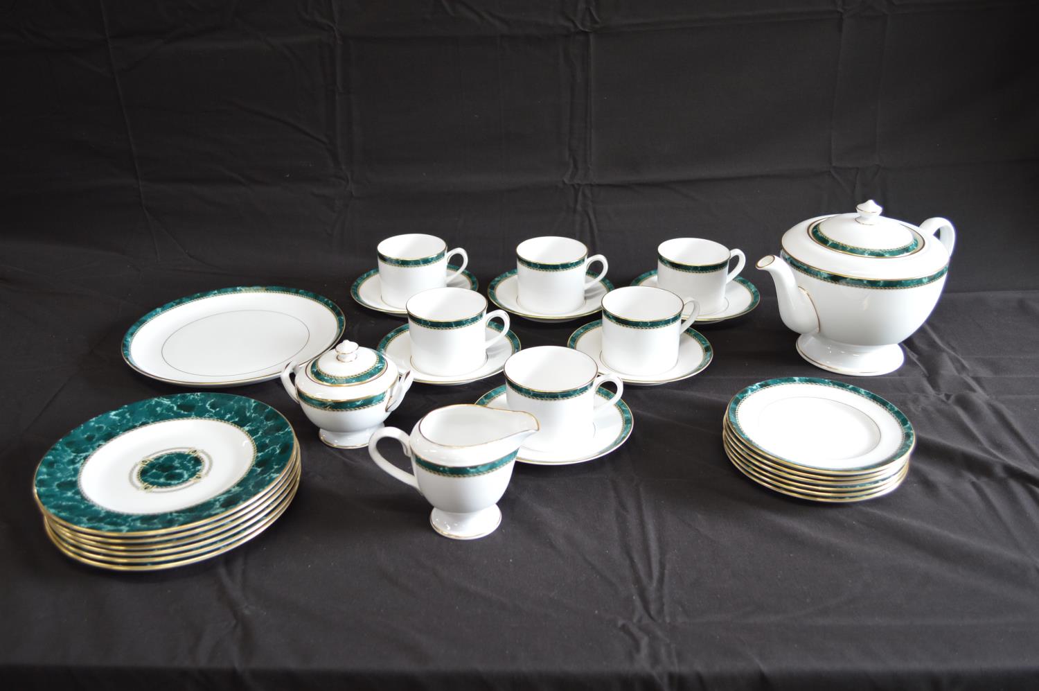 Royal Worcester Medici tea and dinner ware to comprise: six tea cups, six 15cm saucers, six 16cm