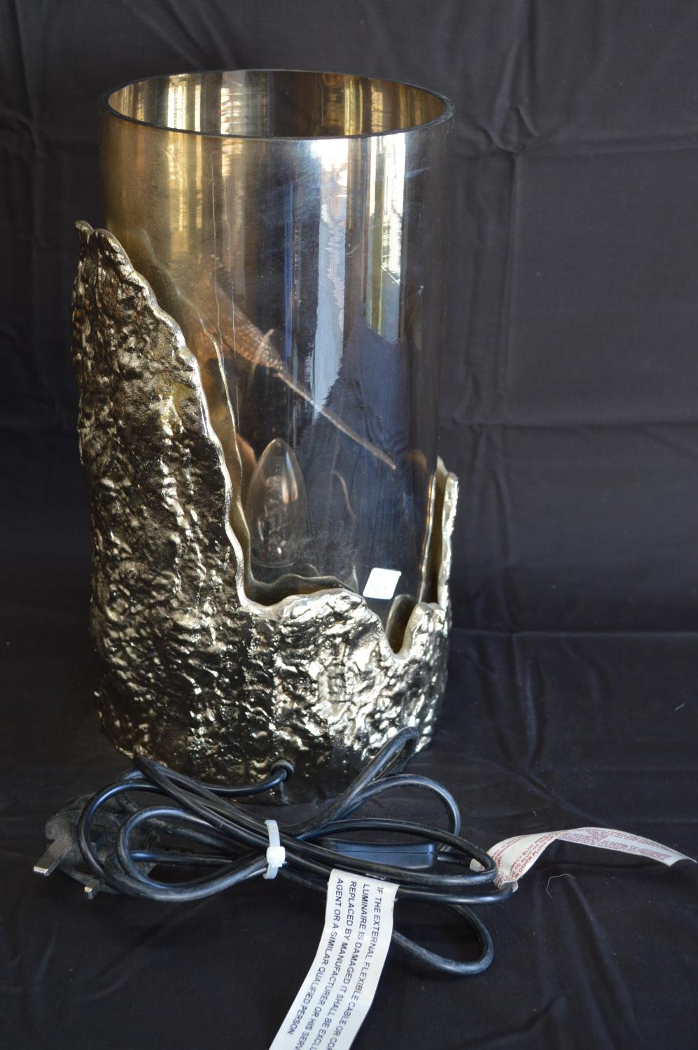 Cylindrical metal table lamp in the form of a section of tree trunk and bird with smoked glass shade - Bild 3 aus 5