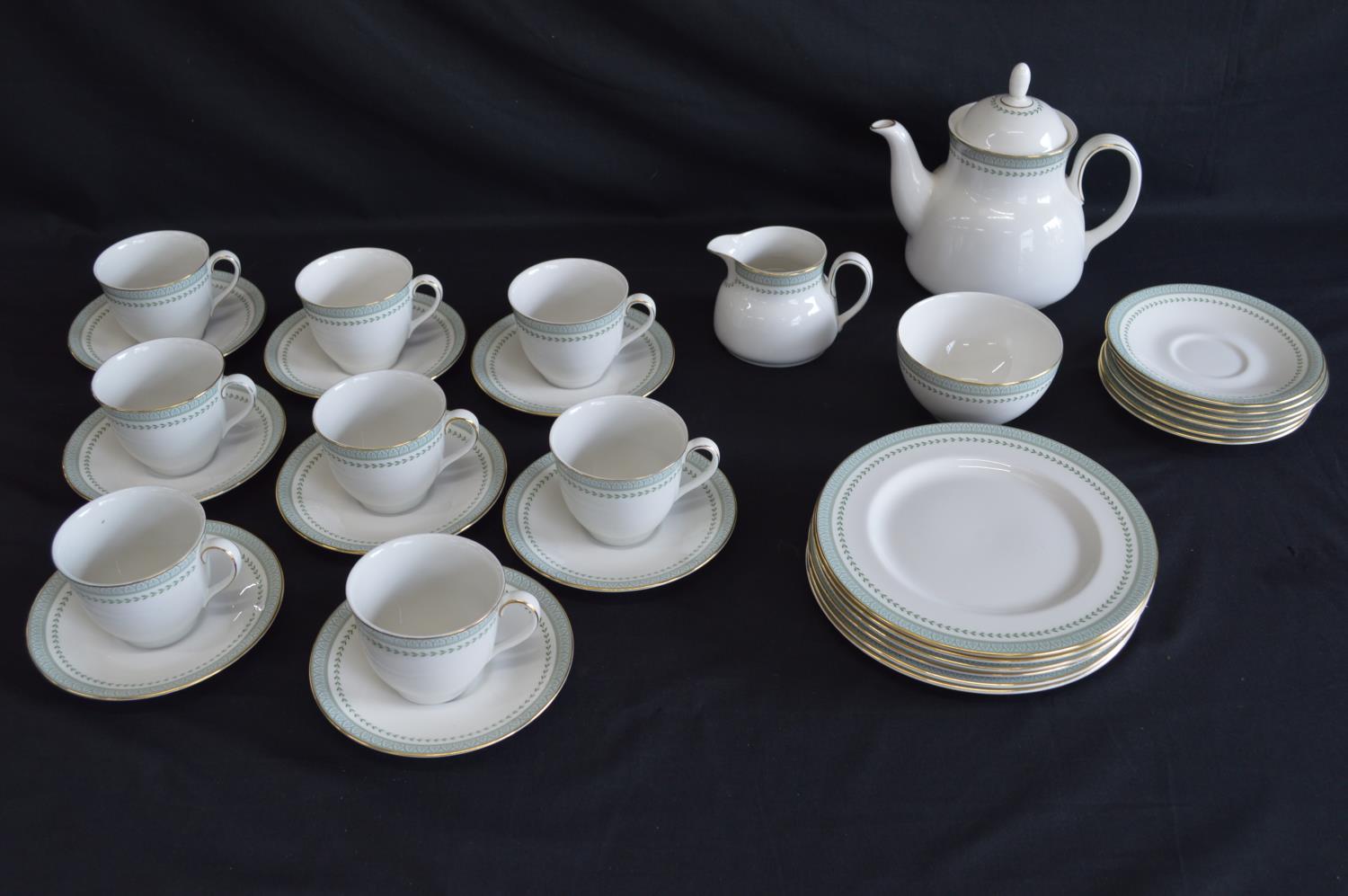 Royal Doulton Berkshire tea and dinner set to comprise: eight tea cups, fourteen 15cm saucers,
