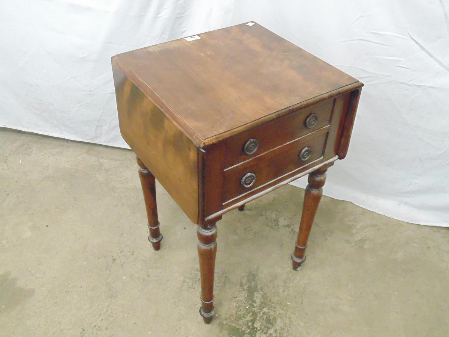 Mahogany two drawer drop flap work table having brass hoop handles, standing on turned tapering legs - Bild 4 aus 4