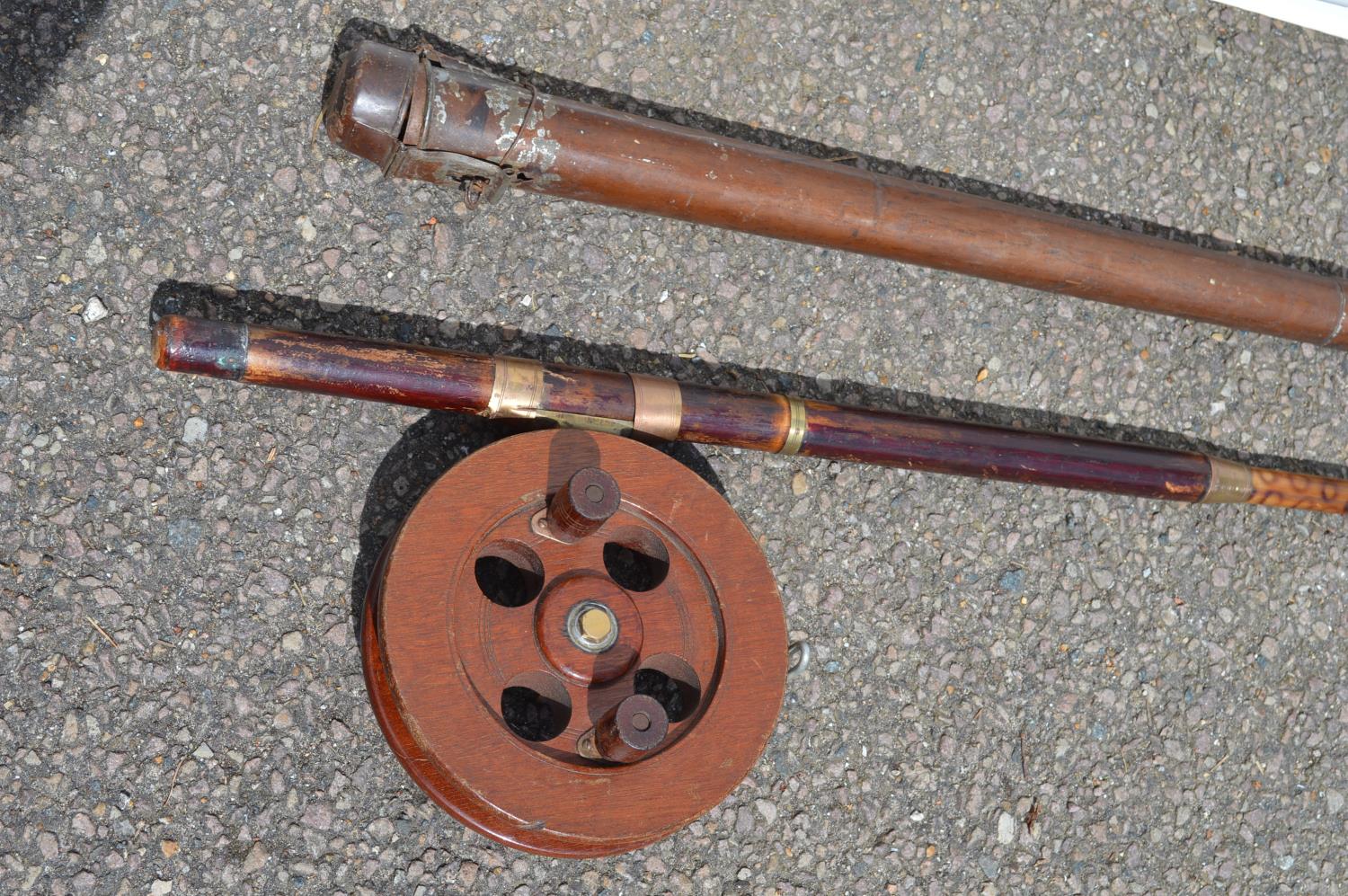 Two piece cane fishing rod with later replacement end and wooden reel together with a Horace Lindrum - Bild 2 aus 4