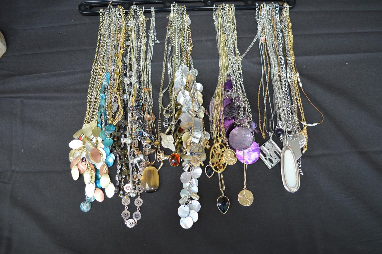 Collection of costume jewellery necklaces (please note the stand is not included in this lot) Please - Image 3 of 6