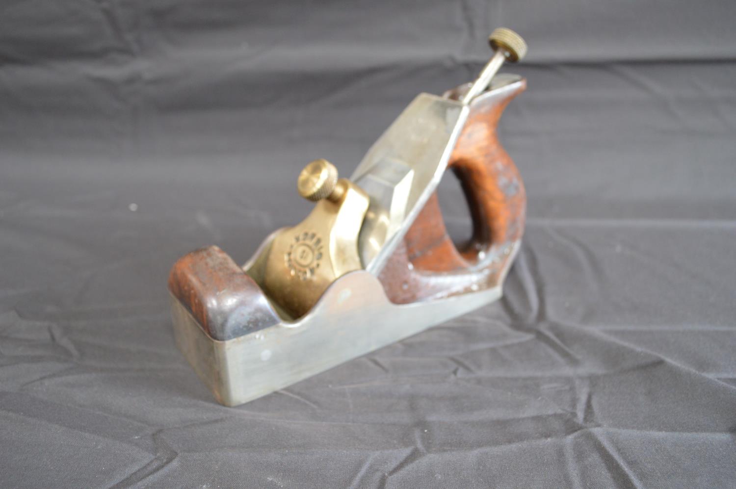 Norris, London No. 51 smoothing plane - 22cm long x 6.7cm wide Please note descriptions are not